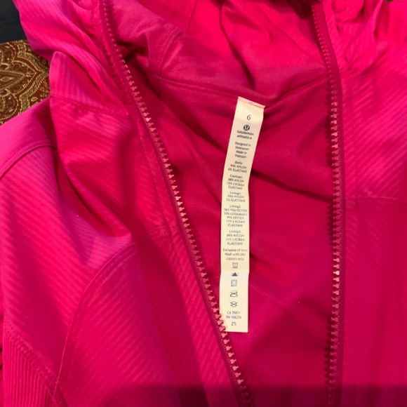 LULULEMON Pink in flux reversible jacket ,SIZE 6,NWOT, MSRP$128, HTF color - Picture 2 of 4